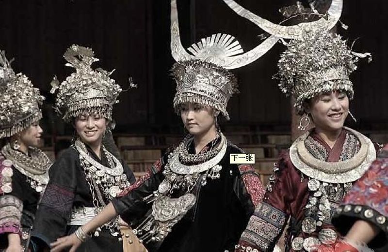 Dressing Style of Tujia Minority In Zhangjiajie