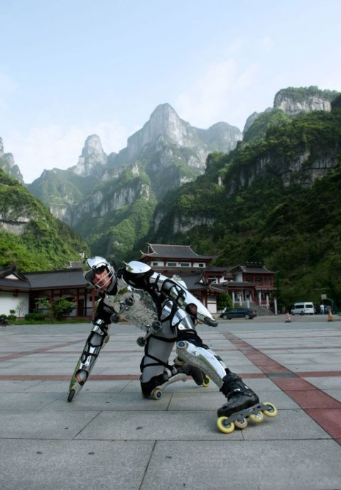 French Rollerman To Challenge The First Road Under The Sun At Tianmen Mountain