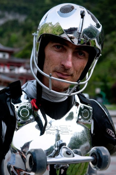 French Rollerman To Challenge The First Road Under The Sun At Tianmen Mountain