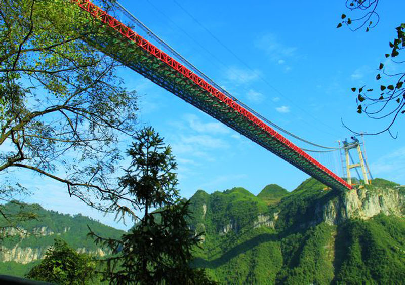 Go to Xiangxi Aizhai to see the marvelous bridge and road