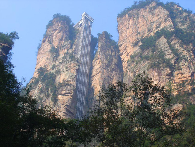 Monitoring system was implemented in the Dragon High Ladder of Zhangjiajie 