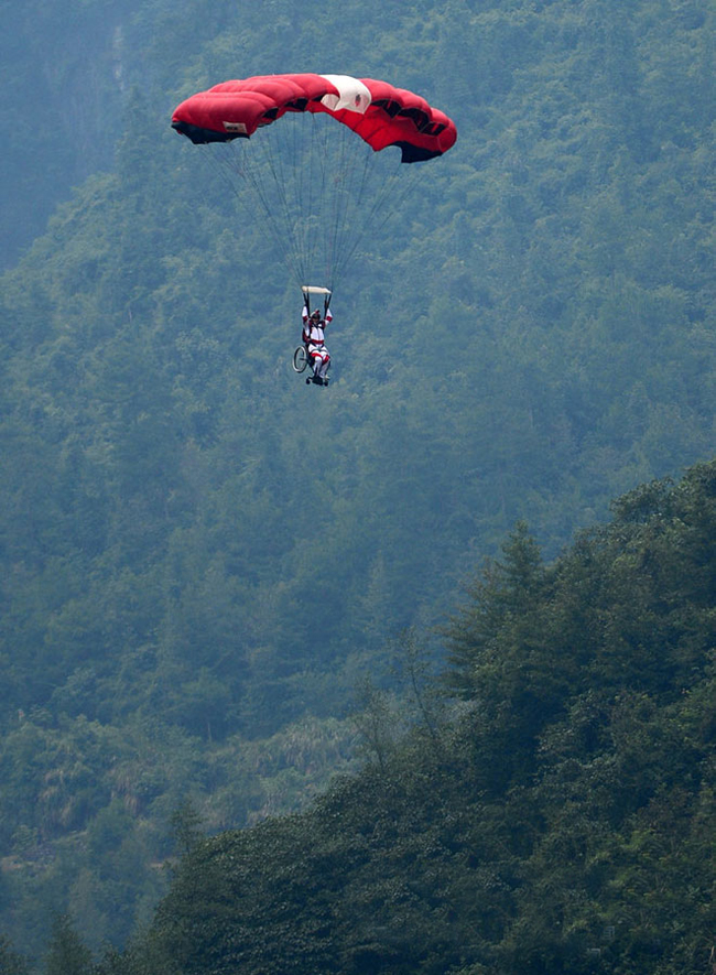 Paraplegic makes base jump off China bridge in wheelchair