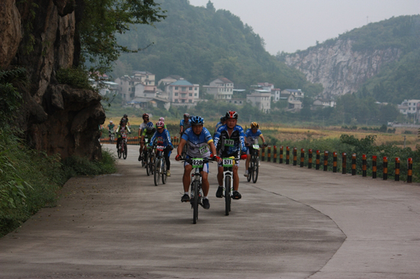 the Challenge of Riding on the Road of Mount Tianmen will take place at Zhangjiajie