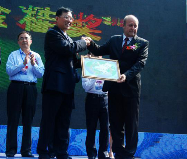  International Tourism Golden laurel Awards was conferred to Zhangjiajie 