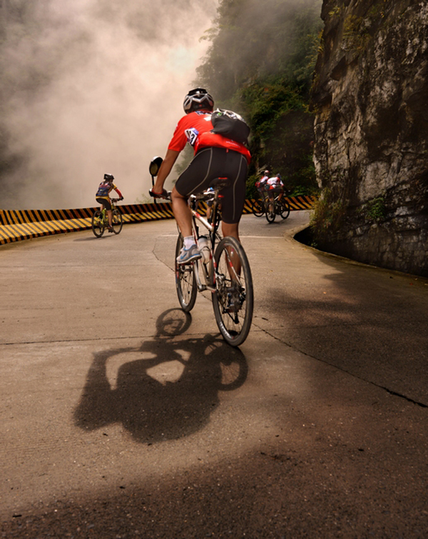 Bicycle-challenge:The Tongtian Avenue of Tianmen Mountain