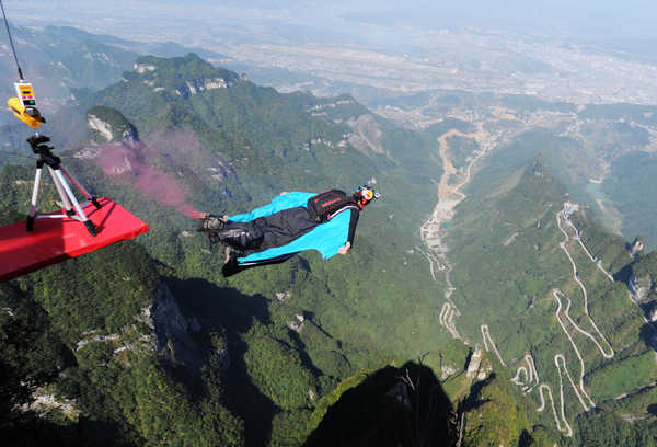 the first World Wingsuit Championship in Hunan province