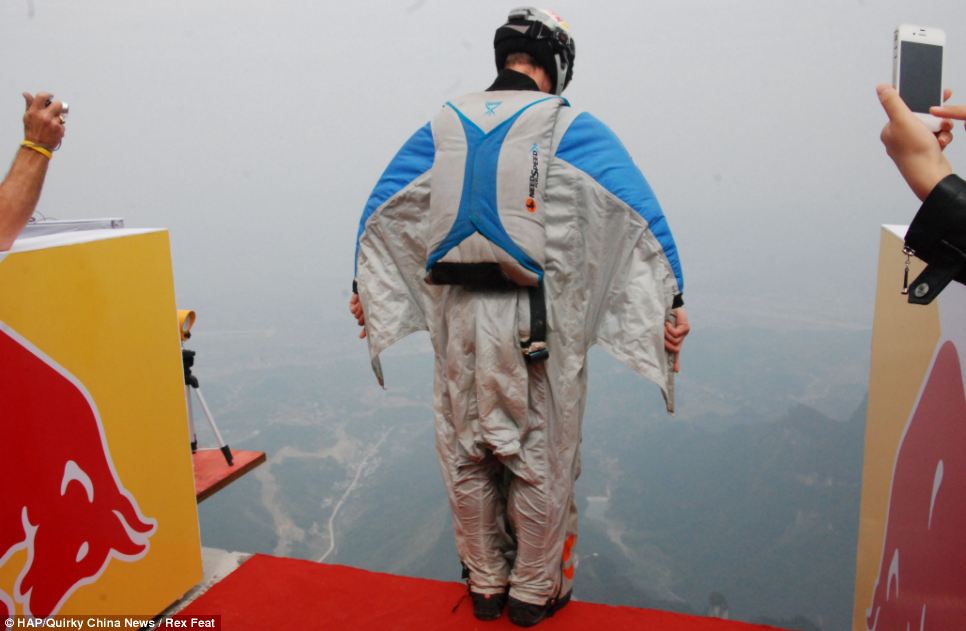 Daredevils jump off 4,600ft-high mount ledge in world's first wingsuit race