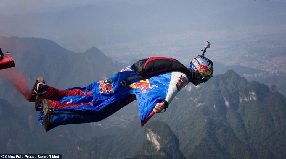 The rules of the contest were simple: the fastest flyer wins