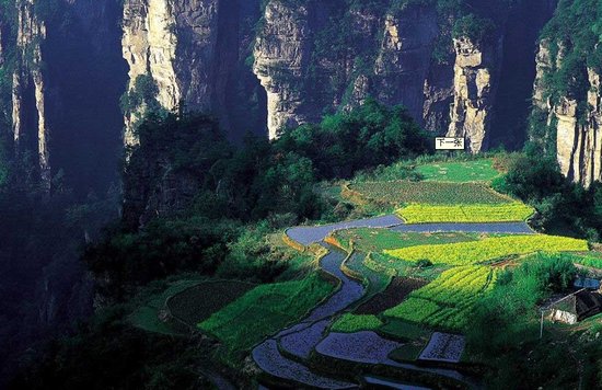 Hunan's Tourism Revenue up to 223.41 Bln Yuan in 2012