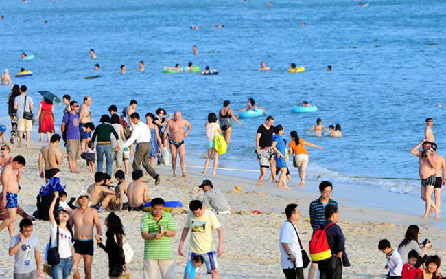 Hainan Monthly Special: For tourists, island is breath of fresh air