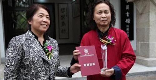 Wang Deshui’s Calligraphy & Painting Works Gifted to Hunan University