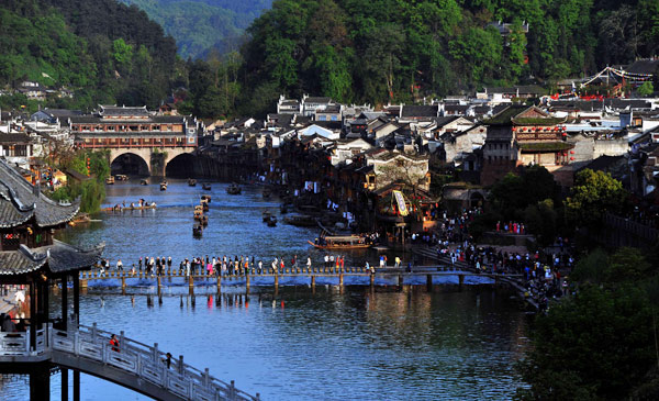 Entrance Fee to Fenghuang Ancient Town Hurting Tourism