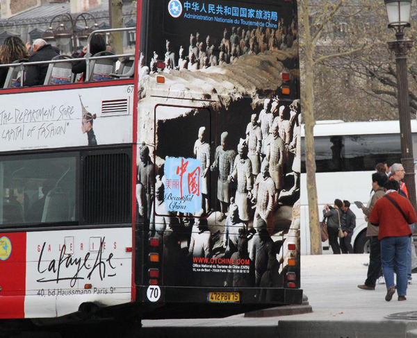 Paris Tourist bus presents China's charm