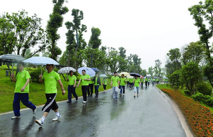 2,000 Volunteers took part in a hiking to Promote Low-carbon Life in Changsha