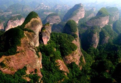 Korean Tour Group Hail Picturesque Lang Mountain