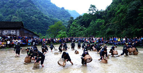 Miao People And Tourists Celebrate “Tiaohua” Festival  in Fenghuang 
