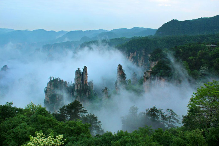 Zhangjiajie's Mystifying Beauty Attracts European and American Tourists