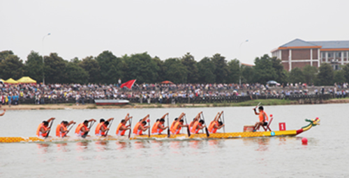 Dragon Boat Race Held in Changsha