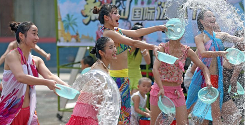 Water-splashing Festival Marked in Changsha