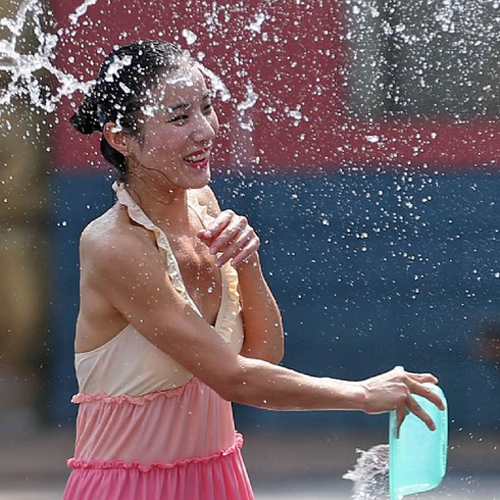 Water-splashing Festival Marked in Changsha