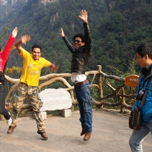 Participants of Hunan Foreigner Photo Contest Enjoy Mountains of Zhangjiajie