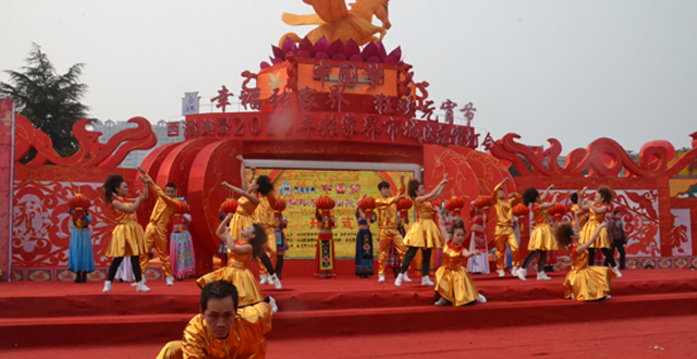 Lantern Festival Celebrated in Zhangjiajie