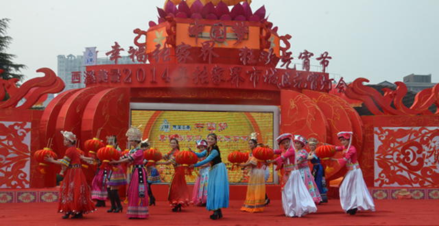 Lantern Festival Celebrated in Zhangjiajie
