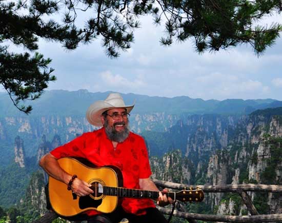 American Father of Country Music Introduces Zhangjiajie’s Scenery in His Book