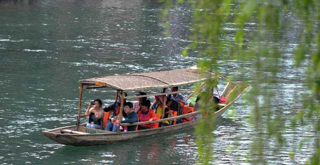Scenery at Fenghuang Ancient Town in Pictures 