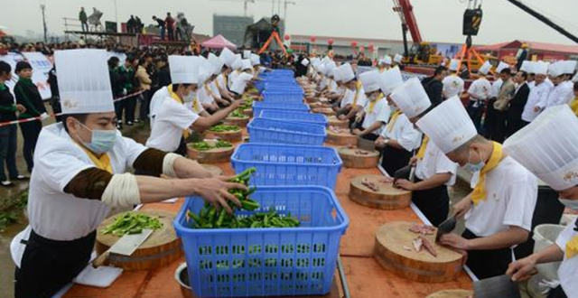 The World Largest Dish of Shredded Pork with Pepper in Changsha