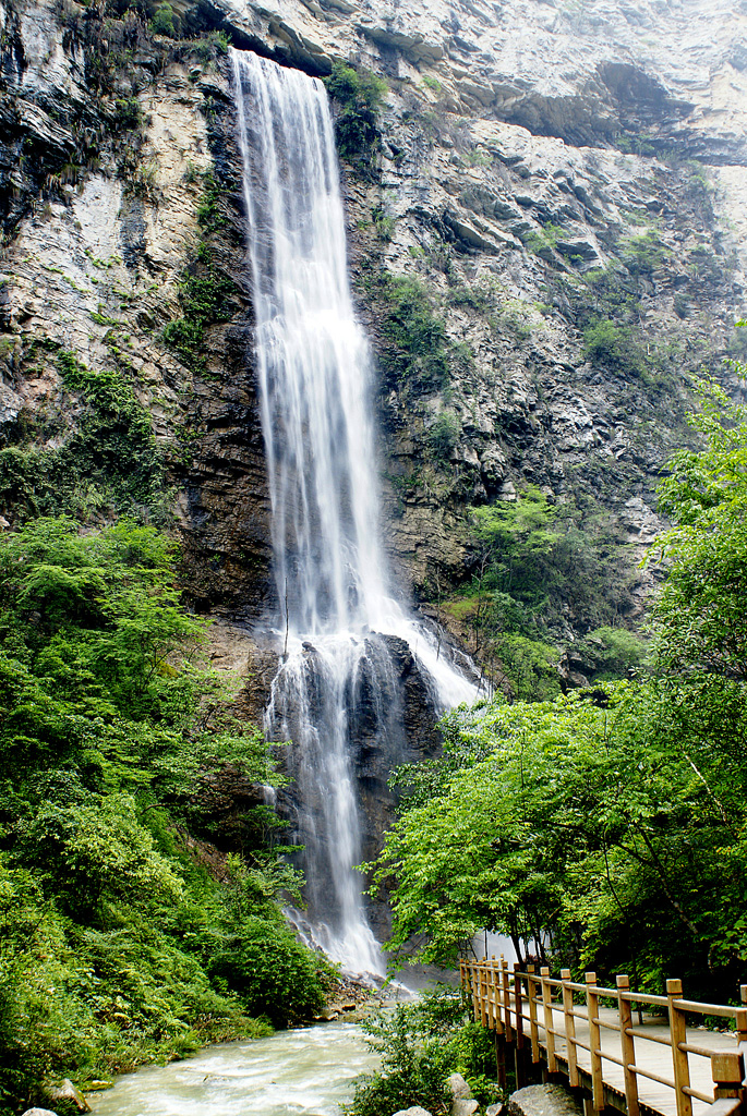 How many days can you explore in Zhangjiajie?