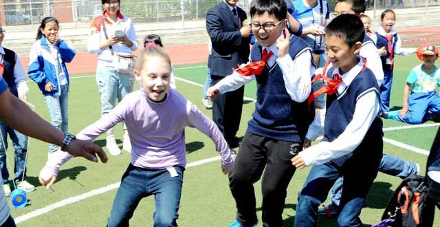 Chinese, Russian Teenagers Exchange Culture in Heihe, China