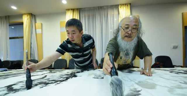 Art for a Cause-Artists Donate Creations in Zhangjiajie to Help Students