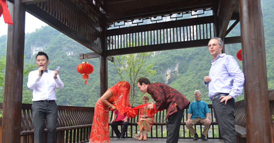 American Bridegroom and Changde Bride Hold Traditional Chinese Wedding Ceremony in Zhangjiajie.