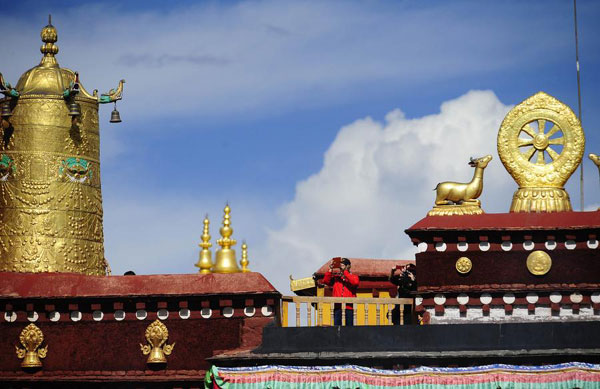 A chamber of tourism was established to help boost Tibet's tourism industry