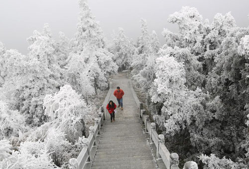 Nanyue Rime Scenery Attracts Many Visitors and Photographers