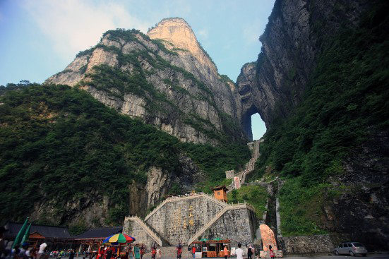 Making an Escalator Traveling over Tianmen Mountain