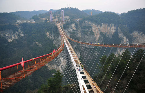 Zhangjiajie Grand Canyon Glass Bridge Starts Glass Installation