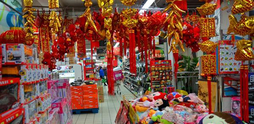 Fenghuang under Atmosphere of Spring Festival