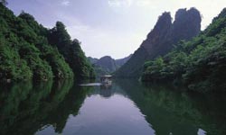 Day Tour for Baofeng Lake and Yellow Dragon Cave