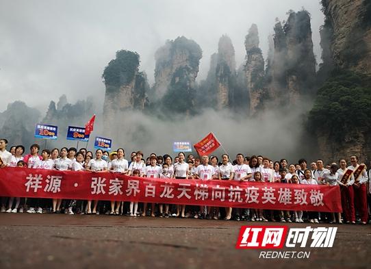 Zhangjiajie tourists is ten thousands a day in summer vacation